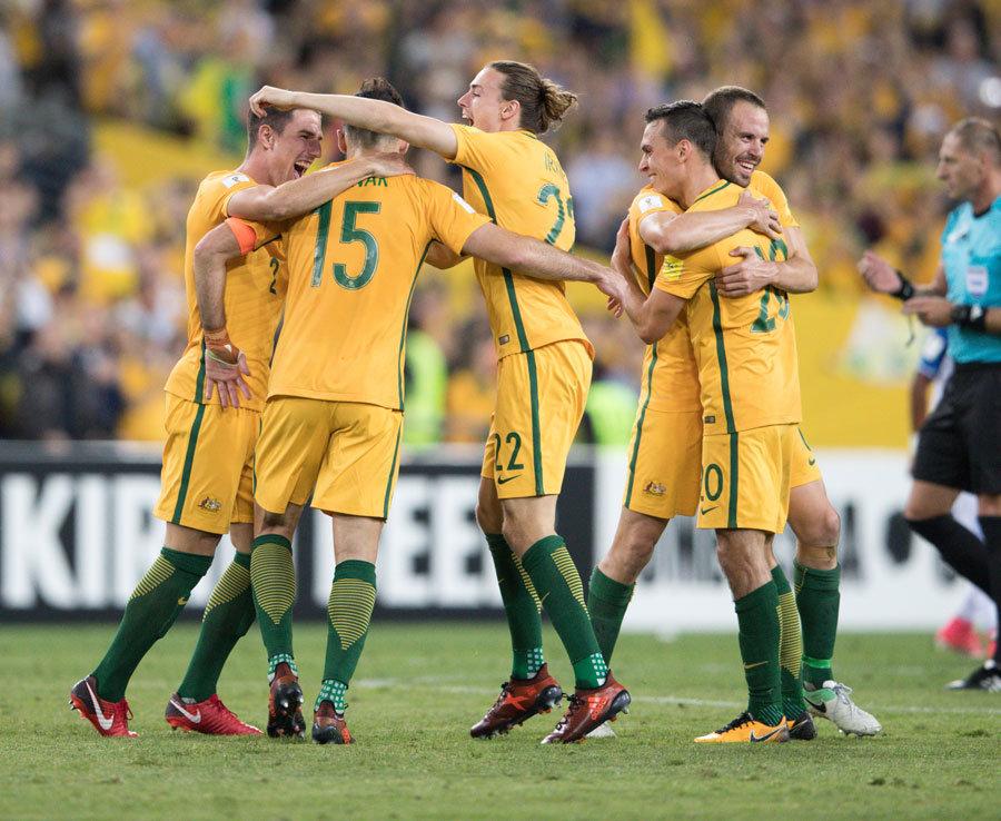 杨晨对话施拉普纳：中国球员不该只为钱踢球，留洋从乙级开始