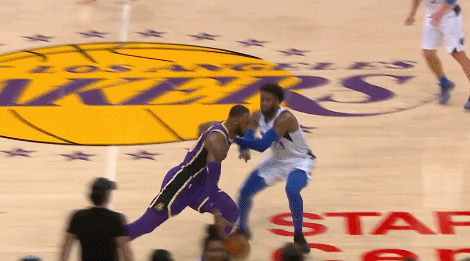 犯规太快！杨瀚森首节登场3分49秒领到第二次犯规被换下场（首节出战仅3分49秒，杨瀚森早早两犯被换下）