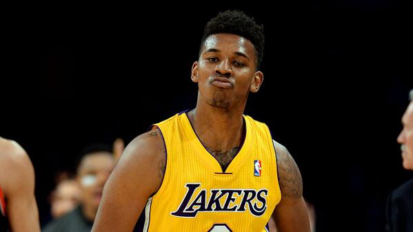 贾府球员努里心脏骤停后留下后遗症，家人：他现在能表达情绪（阿贾克斯球员努里心脏骤停后遗症犹存，家属称其已能表达情绪）