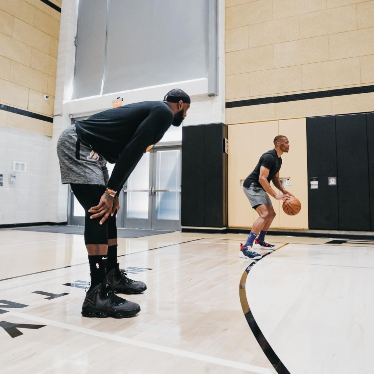 尤尔曼德：瓜帅是最伟大教练之一，为足球的发展做出巨大贡献（尤尔曼德盛赞瓜迪奥拉：足坛顶尖名帅，推动足球进步功不可没）