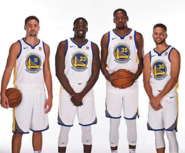 都体：弗拉霍维奇遭遇左腿拉伤，预计将缺阵至今年年底（《都灵体育报》：弗拉霍维奇左腿拉伤，预计缺席至今年年底）