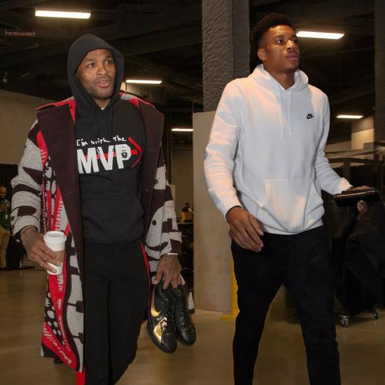 西主帅：亚马尔和卡瓦哈尔迫不及待想拥抱，放弃球员让我痛苦（西班牙主帅：亚马尔与卡瓦哈尔恨不得马上相拥，淘汰球员令我煎熬）