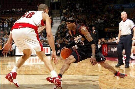 意大利杯尤文2-0乌迪内斯晋级，乔纳森-戴维、洛卡特利建功（意大利杯：尤文2-0淘汰乌迪内斯，乔纳森-戴维与洛卡特利携手破门晋级）