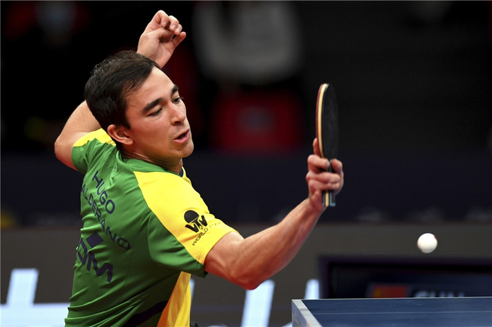 C罗背后的 C罗背后的